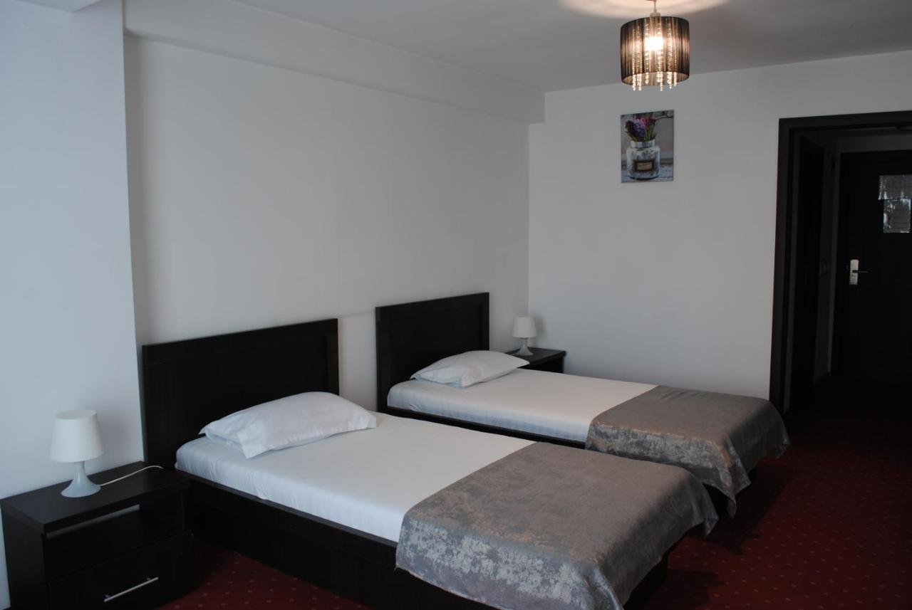Hotel Corona Drobeta Turnu Severin Exterior photo