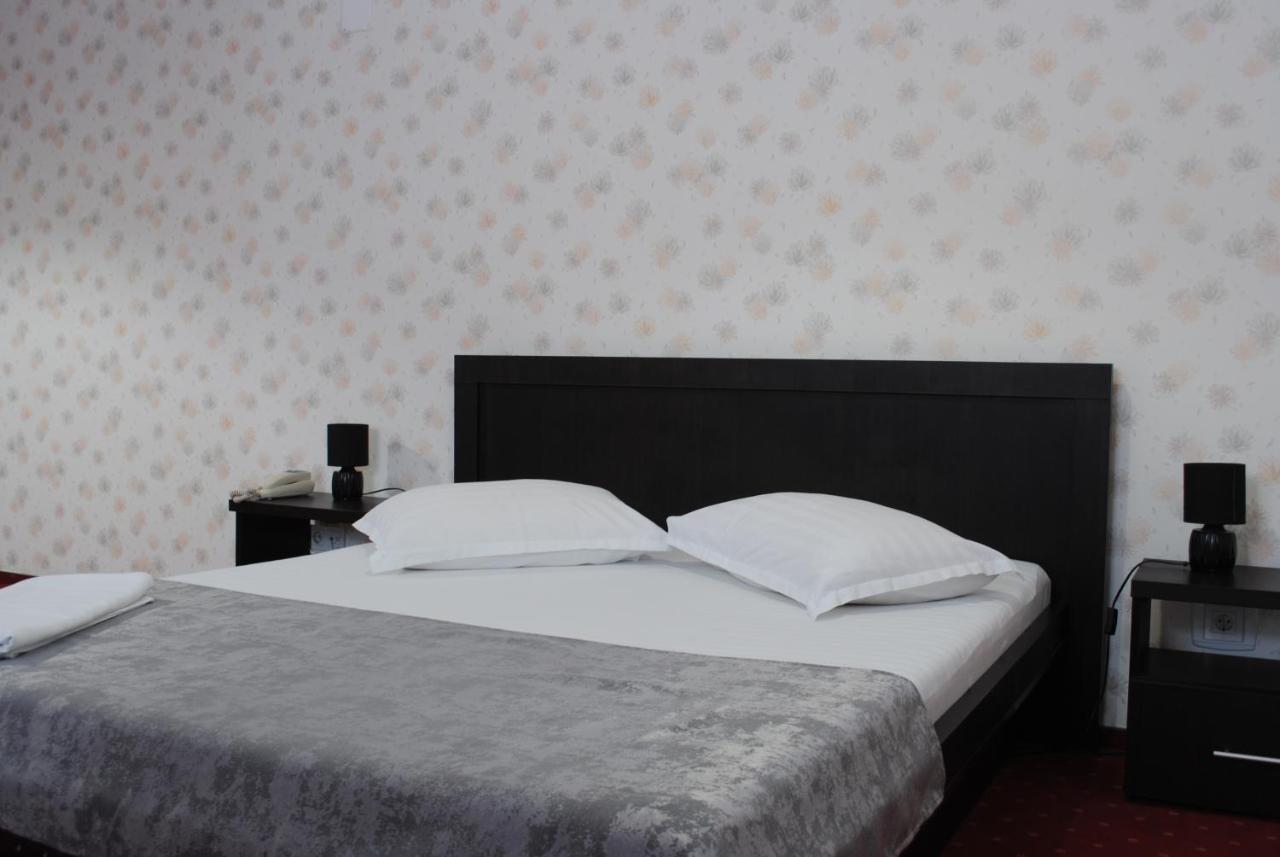 Hotel Corona Drobeta Turnu Severin Exterior photo