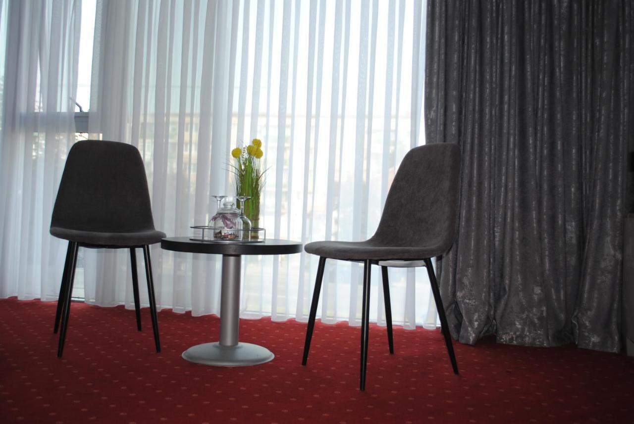 Hotel Corona Drobeta Turnu Severin Exterior photo