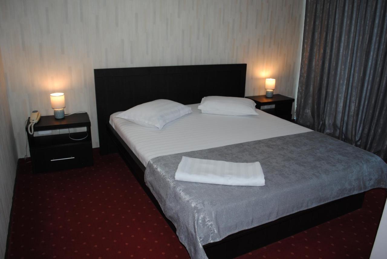 Hotel Corona Drobeta Turnu Severin Exterior photo