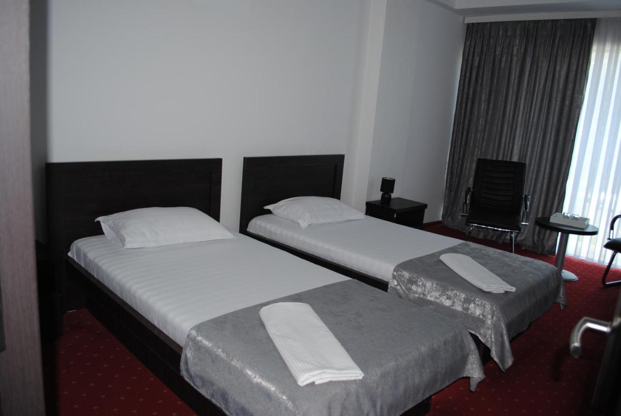 Hotel Corona Drobeta Turnu Severin Exterior photo