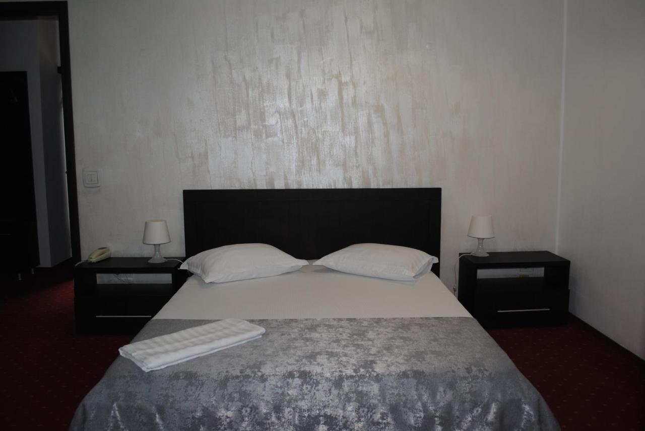 Hotel Corona Drobeta Turnu Severin Exterior photo