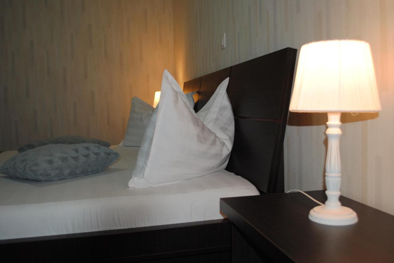 Hotel Corona Drobeta Turnu Severin Exterior photo