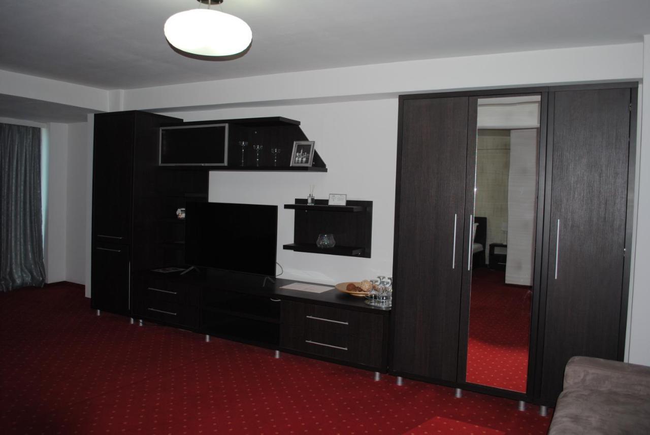 Hotel Corona Drobeta Turnu Severin Exterior photo