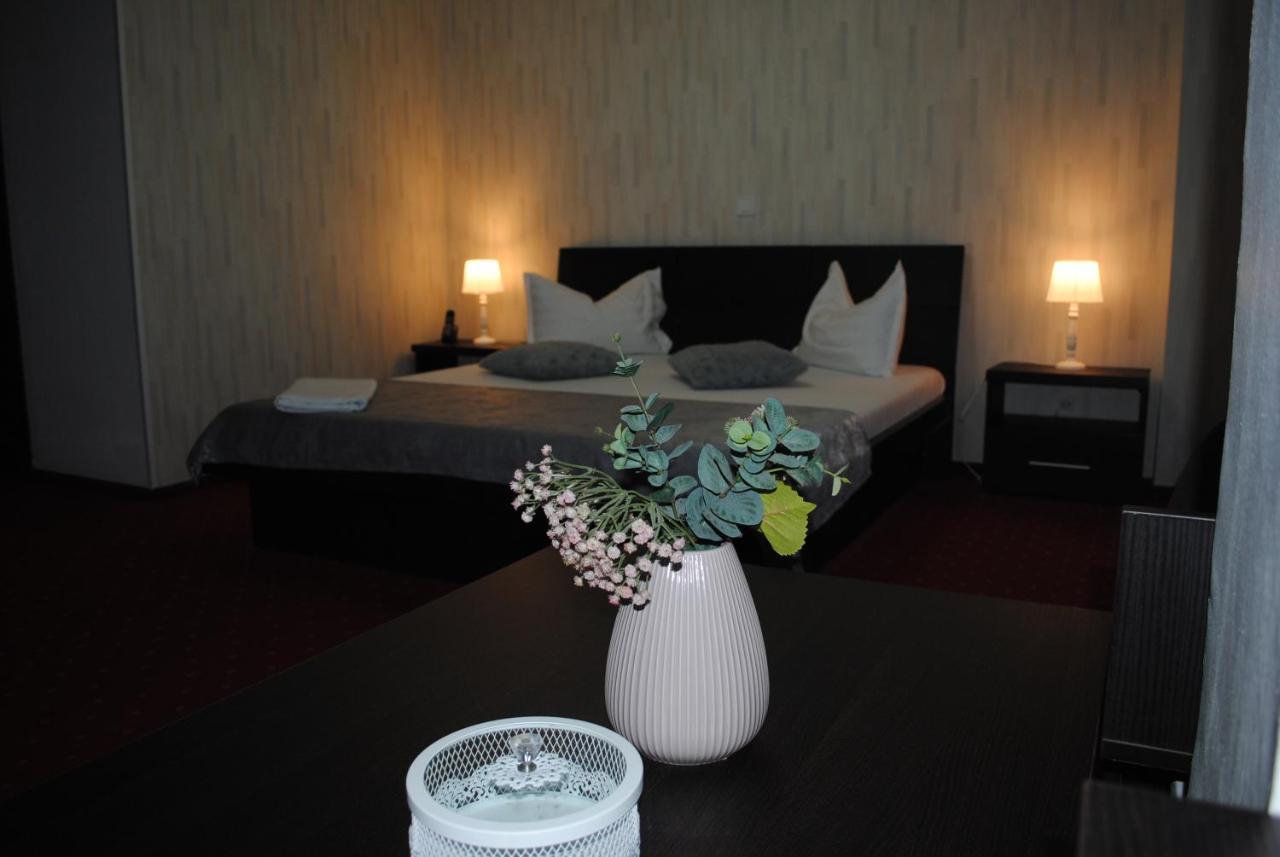 Hotel Corona Drobeta Turnu Severin Exterior photo