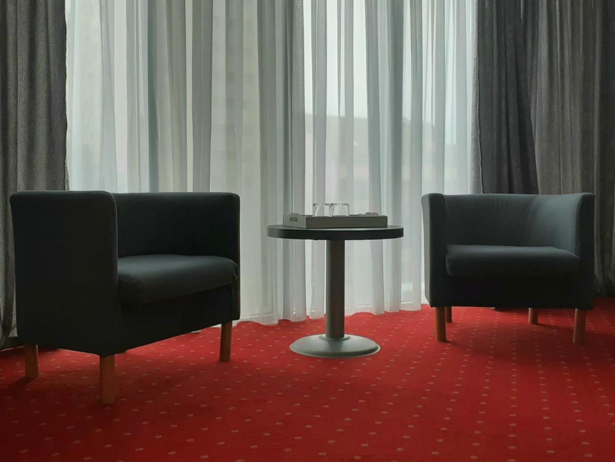 Hotel Corona Drobeta Turnu Severin Exterior photo